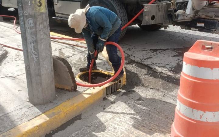 Interapas retira basura del drenaje en la última semana