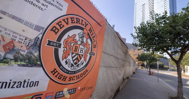 Beverly Hills public schools to consider displaying Israeli flag on all campuses