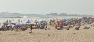 La tormenta Erin y las mareas vivas de agosto izan la bandera roja en las playas de Cádiz