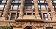 Esta es la postura de los miembros de Banxico sobre el mandato dual