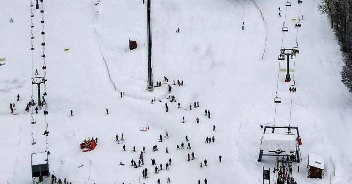 Nieve en San Martín de los Andes: el cerro Chapelco opera con un 40% de la superficie esquiable