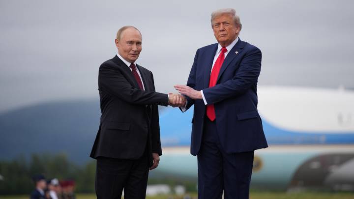 Trump-Putin Summit Documents Were Left in a Hotel Printer