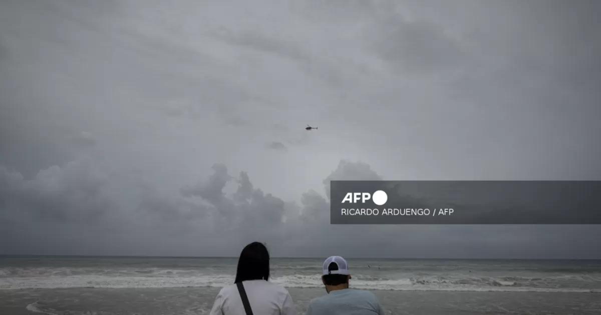 Huracán Erin podría intensificarse nuevamente mientras avanza hacia Bahamas