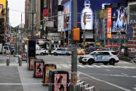 Evacuaron Times Square por una amenaza de bomba: la policía de EE.UU. encontró un paquete sospechoso