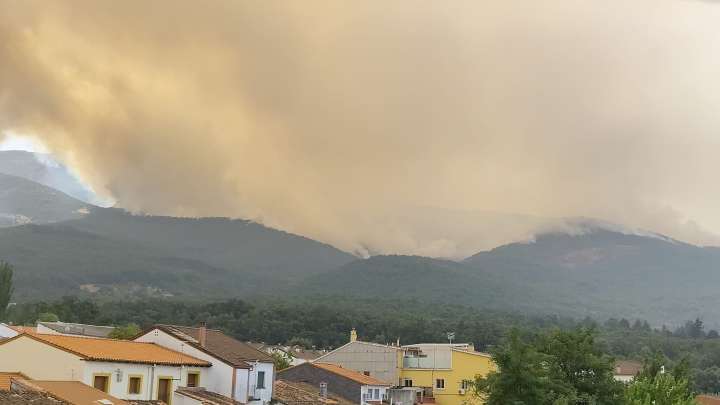El incendio de Jarilla sigue desbocado: 11.000 hectáreas arrasadas y nuevas evacuaciones en Hervás