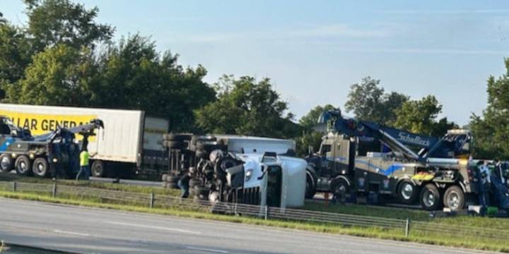 Semi crash snarls EB I