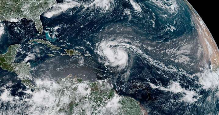 El huracán Erin sube a categoría 5 al acercarse al Caribe