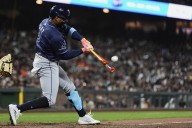 Yandy Diaz singles in the deciding run in the 9th in the Rays' 7