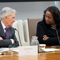 Trump raises pressure on central bank, calls for Fed governor to resign