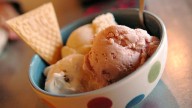 El secreto químico del éxito de la leche condensada para preparar helados sin heladera