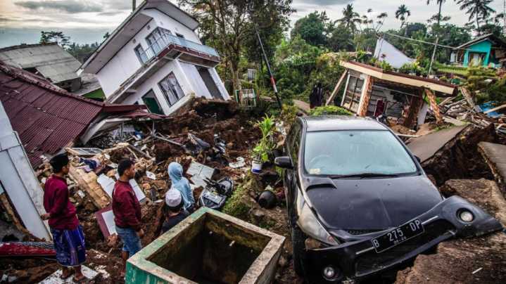 Una persona fallece y 40 resultan heridas tras el terremoto de 5,8 en Indonesia