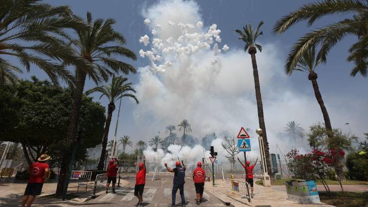 Una mascletà en Elche al más puro estilo Melody: Valiente y poderosa