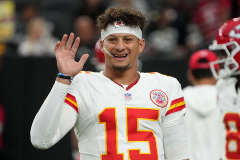 Wedding Bells Ring for Patrick Mahomes’ Coach As Chiefs QB Sends His Congratulations Patrick Mahomes sends a heartwarming message to a longtime coach, whose unique methods keep the Chiefs QB ready for