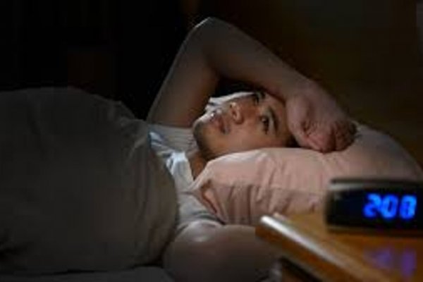 Si te despertas muchas veces durante la noche puede tener un significado oculto según la psicología: cual es