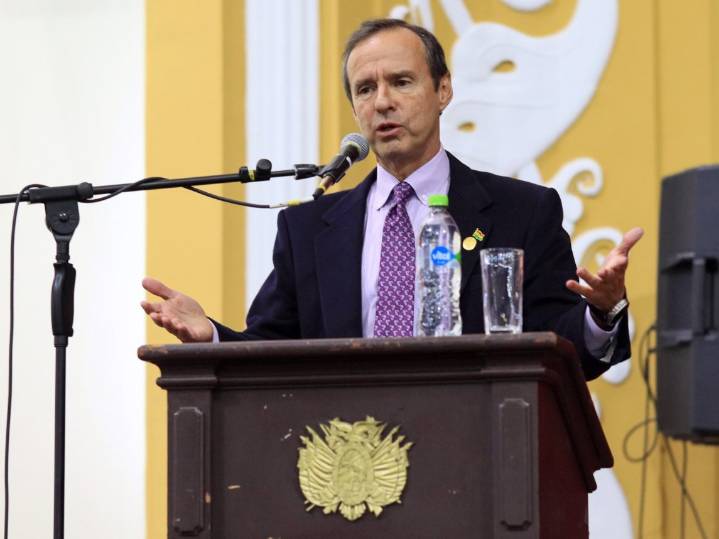 Tuto Quiroga madrugó para invitar a todos los bolivianos a votar (VIDEO)