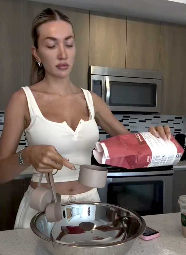Liam Payne's Girlfriend Bakes Late Star a Birthday Cake in Emotional Post