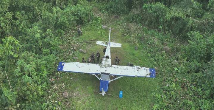 Comando Especial Vraem golpea al narcoterrorismo: decomisan avioneta y droga en Parotori