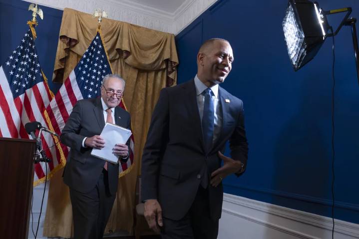 Schumer and Jeffries ask GOP leaders for meeting to address government funding