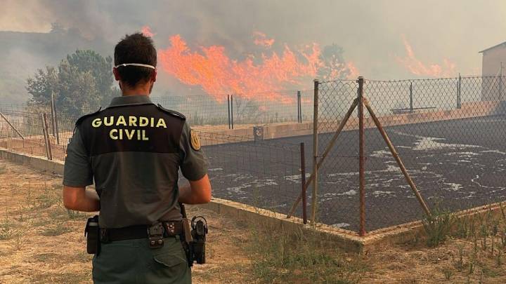 El incendio de Molezuelas en Zamora avanza en León y deja ya 5.000 desalojados