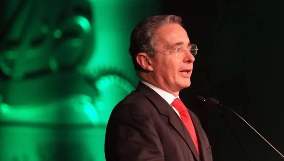 Colombia: el expresidente Uribe fue condenado a 12 años de prisión domiciliaria por fraude y soborno