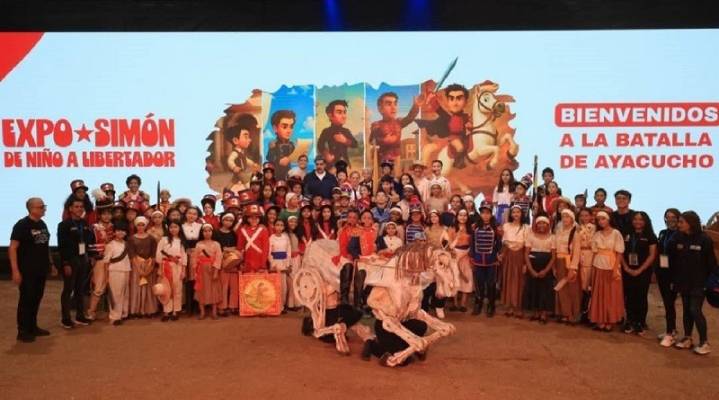 Presidente Maduro visitó la Expo Simón de Niño a Libertador