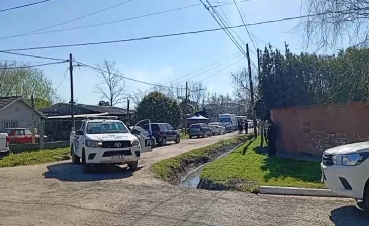 Encontraron enterrado el cuerpo de una mujer en el patio de su casa de Ezeiza: sospechan de su hija de 15 años y de su yerno