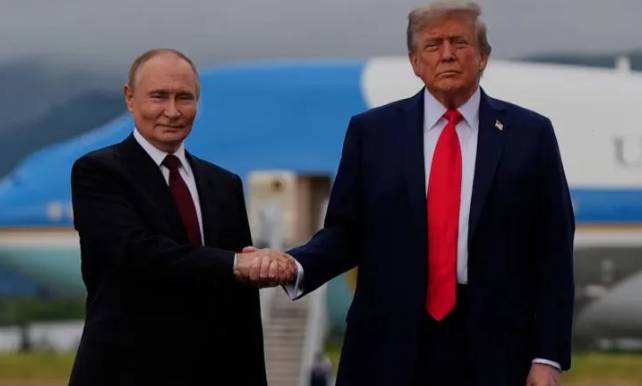 Trump y Putin llegan a Alaska; sostendrán reunión sobre Ucrania