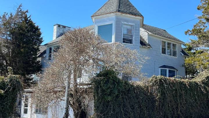 New Castle home sold for $4.5 million an 'obvious tear