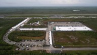 Ordenan desmantelar la polémica prisión 'Alligator Alcatraz' en EE.UU.