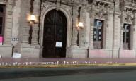 Exigen justicia por Danna: pintas y ofrenda frente a Palacio de Gobierno en Chihuahua