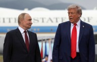 Trump y Putin llevan reunidos más de dos horas y media
