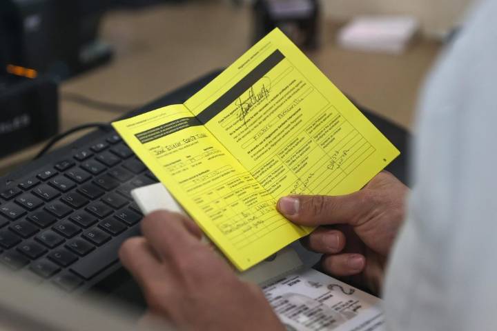 Ecuador ya no exigirá certificado de vacuna de fiebre amarilla a...
