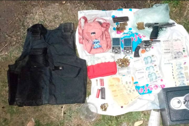 Allanamiento en Paraná: incautaron armas, droga y dinero en efectivo