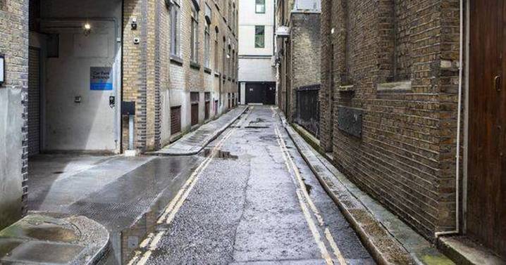 Exact times you can legally park on double yellow lines