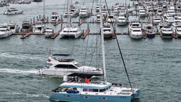 Typhoon Kajiki drenches southern China's Hainan island and heads toward Vietnam