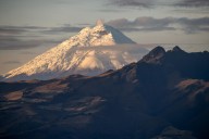 Geofísico: sismos recientes pueden producir cambios en comportamiento de volcán en Ecuador