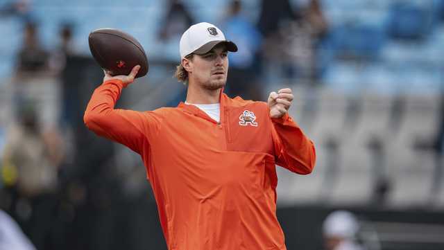 Browns trade QB Kenny Pickett to the Raiders, where he'll back up Geno Smith