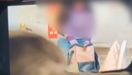 VIDEO | Profesora fue captada robando dinero de sus alumnas mientras estaban en recreo en Argentina