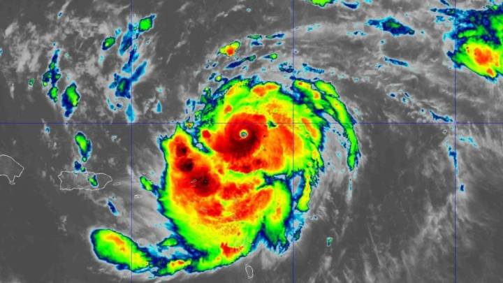 Erin se convierte en huracán de categoría 4 en el Atlántico