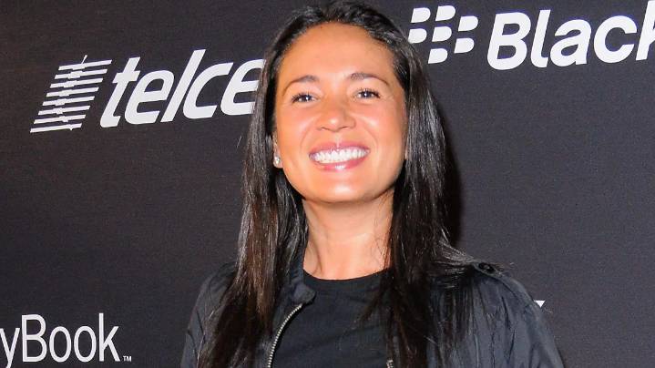 Yolanda Andrade causa preocupación tras video bailando con ayuda de una andadera