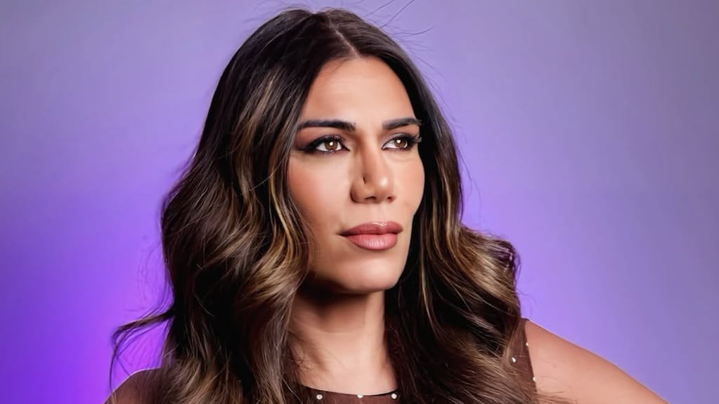 Florencia de la V eligió un vestido que suma tendencias: mocha mousse y lunares
