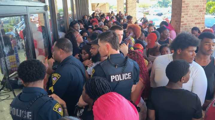 Mobile hair store grand opening turns into a frenzy