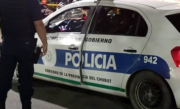Ciclista impacta con camioneta circulando “a contramano” y termina en el hospital