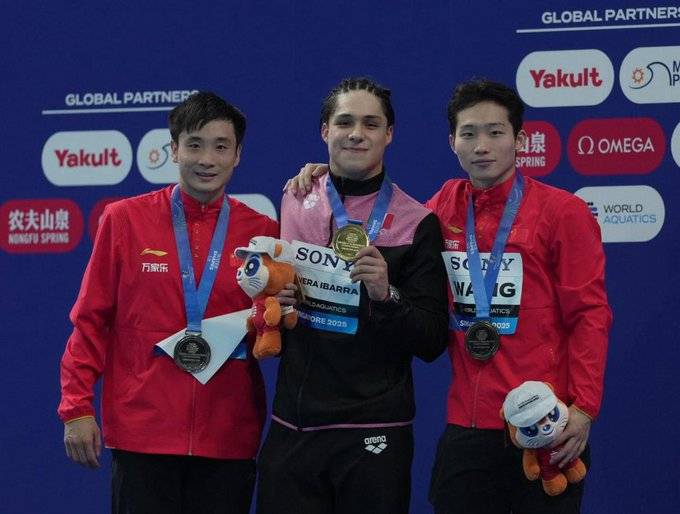 ¡Oro para México! Osmar Olvera gana en trampolín de 3 metros en Mundial de Singapur