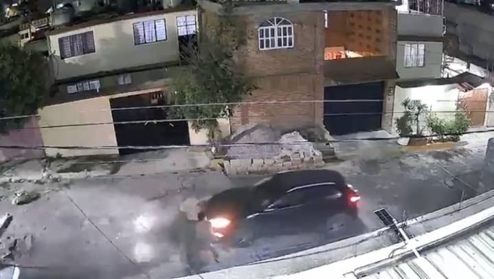 Roban a mano armado camioneta a familia