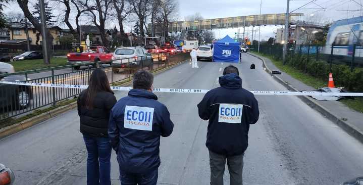 Brutal ataque a familia en su auto por "no cederles el paso" en San Pedro de la Paz: Madre muere asesinada