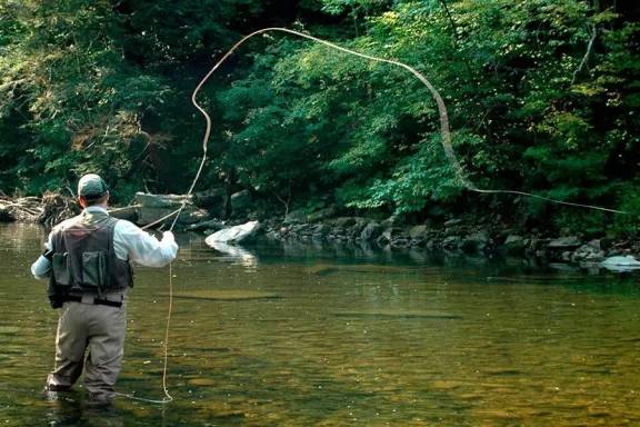 Abren la preinscripción al curso de formación para prestadores de pesca deportiva en Neuquén