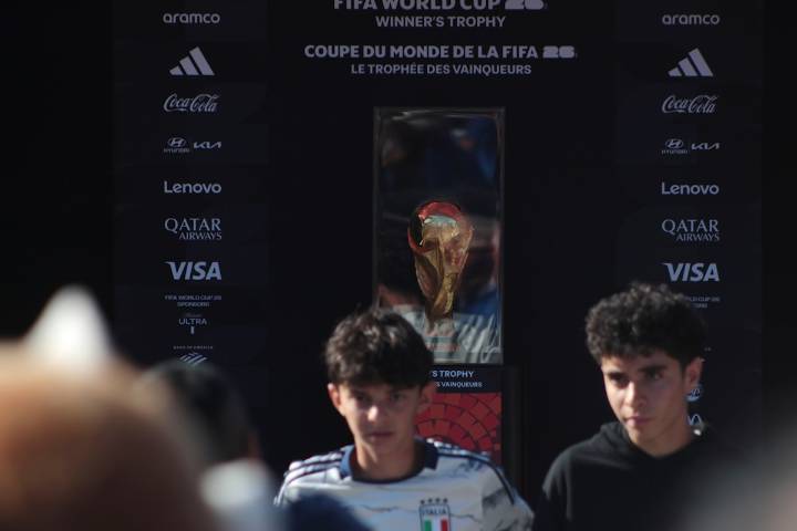Hundreds press for rare glimpse of World Cup trophy at Vancouver's Italian centre
