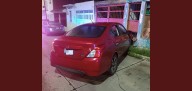 Auto se estrella contra vivienda en el oriente y conductor huye del lugar