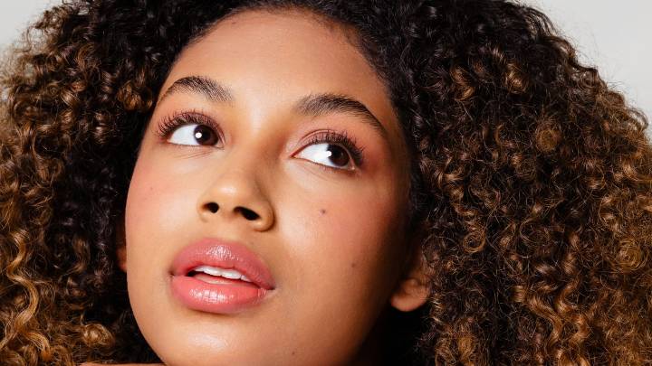 How to Touch-Up Your Makeup Like a Pro